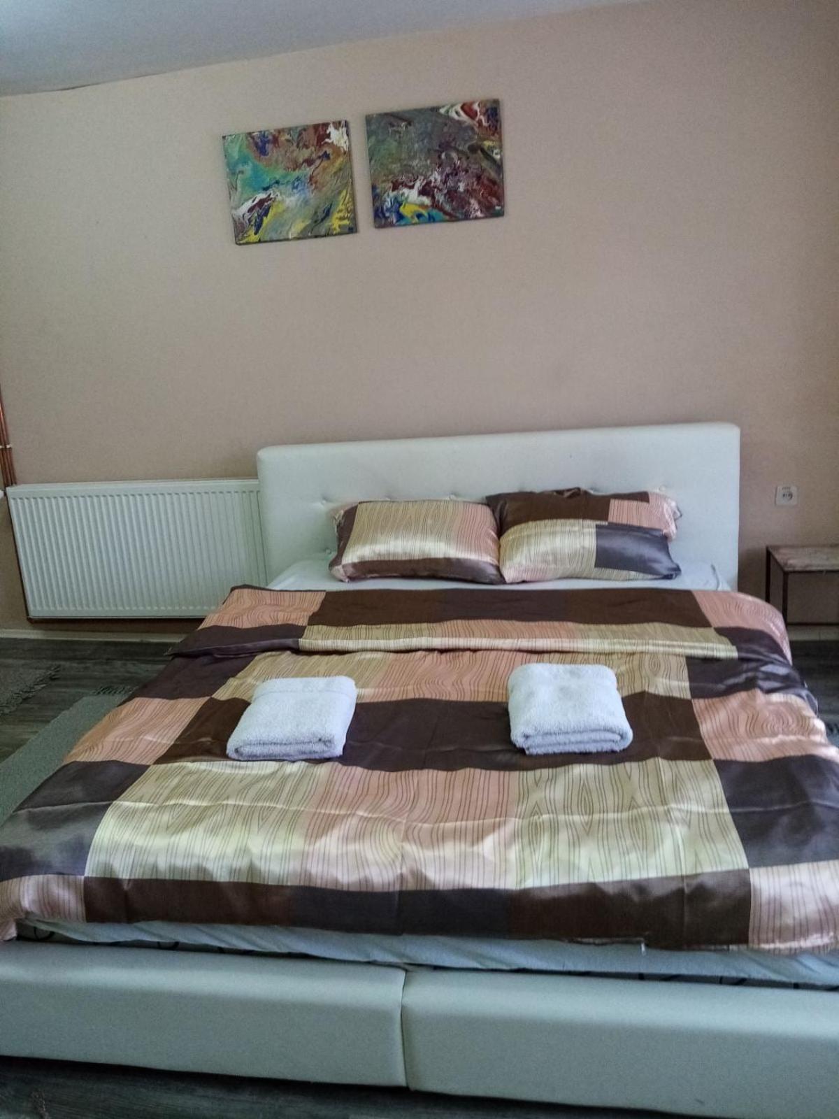 Mega Apartment Subotica Esterno foto